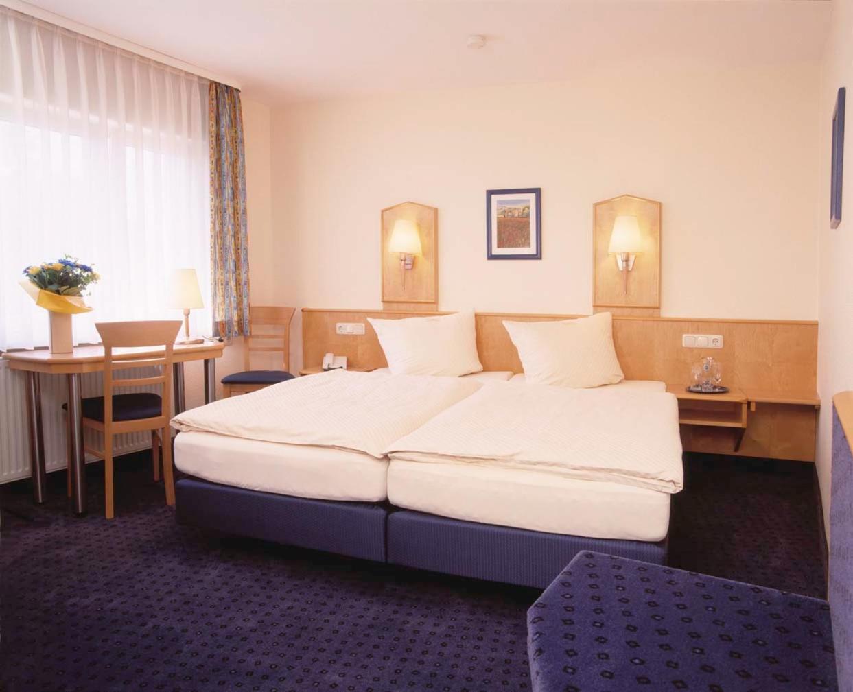 Hotel Sauer Garni Neu-Isenburg Exterior foto